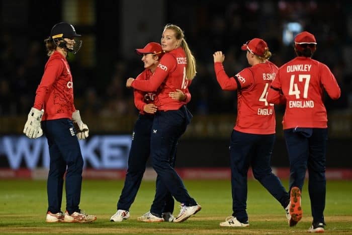 भारतीय महिला टीम ने टी-20 सीरीज गंवाई, इंग्लैंड ने तीसरे T20 मैच में सात विकेट से हराया